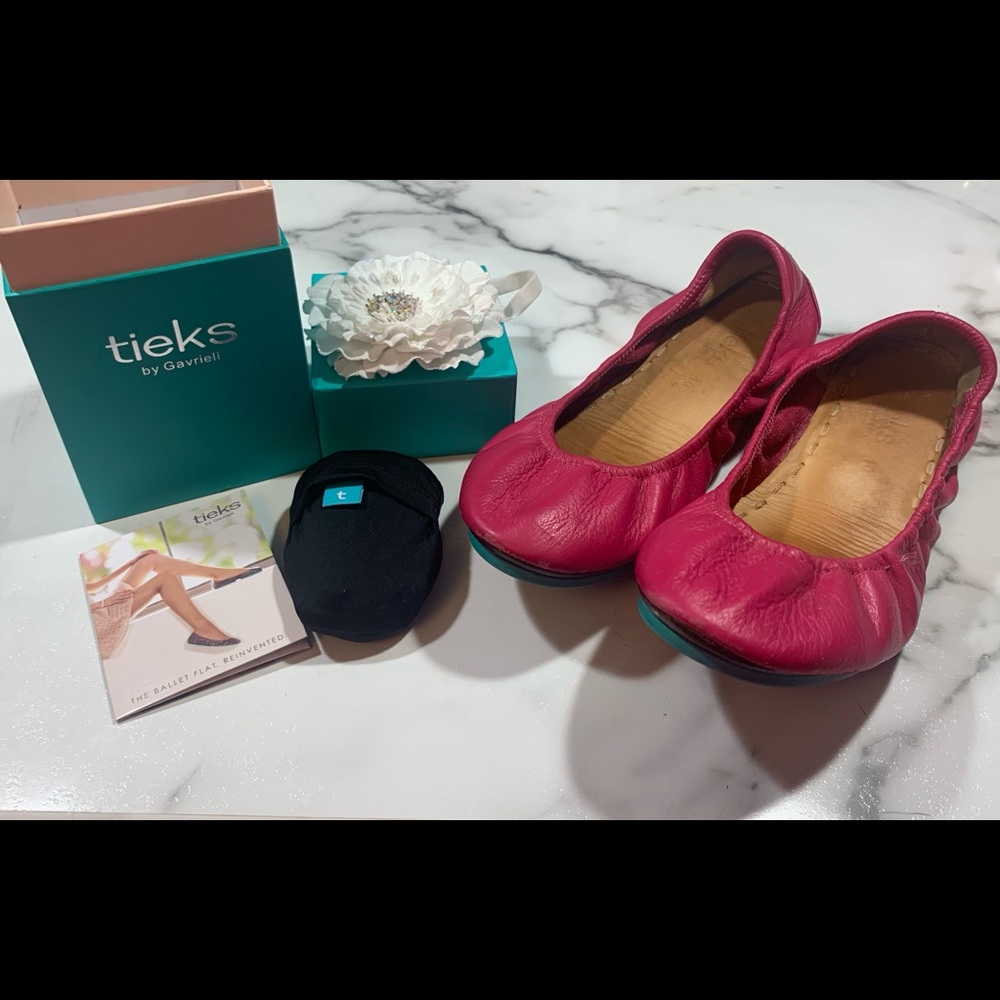 Fuchsia Tieks Ballet Flats Size 10 Box and Flower